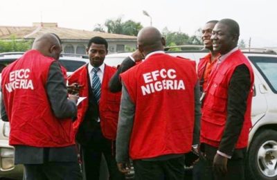 JUST IN: Efcc arrest yahoo boys in 1004 estate Lagos, one jump through window and died